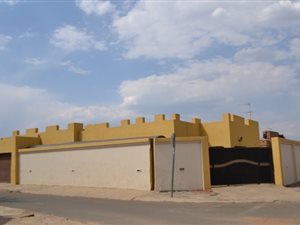 3 Bed House in Molapo