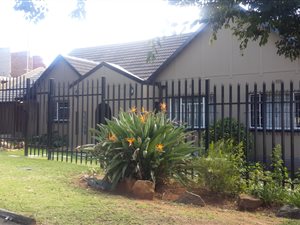 4 Bed House in Ridgeway