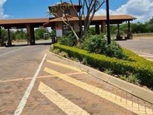 1025 m² Land available in Pebble Rock