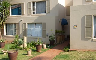 3 Bedroom House in Kosmos