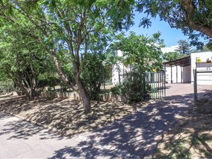3 Bed House in Hill Sixty