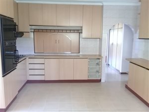 5 Bed House in Nagina