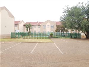 2 Bed Townhouse in Die Hoewes