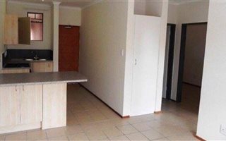 2 Bedroom Apartment in Rooihuiskraal