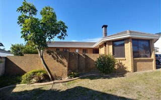 4 Bedroom House in Plattekloof