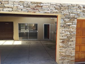 1 Bed Garden Cottage in Florida North