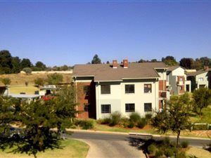 2 Bedroom Apartment in Roodepoort Central