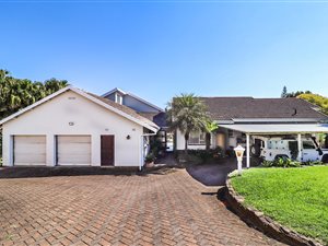 4 Bed House in Blackridge