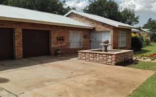 4 ha Farm in Rustenburg North