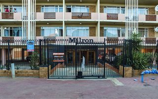 2 Bedroom Flat in Westdene
