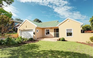 3 Bedroom House in De Bron