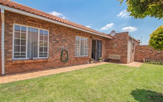 2 Bedroom Townhouse in Elarduspark