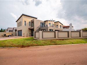 5 Bed House in The Meadows