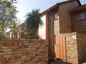 2 Bed Apartment in Zwartkop