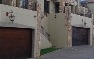 3 Bedroom Townhouse in Constantia Kloof