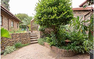 2 Bedroom Simplex in Bedford Park
