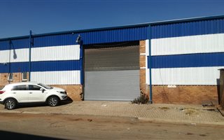 2000 m² Industrial space in Driehoek