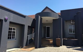 200 m² Commercial space in Noordwyk