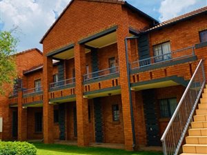 2 Bed Townhouse in Mooikloof Ridge