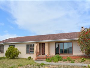 3 Bed House in Capri