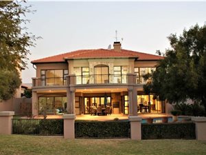 4 Bed House in Kosmosdal