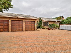 4 Bed House in Linkside