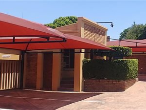 60 m² Commercial space in Glen Marais