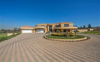 4 Bedroom House in Lanseria and surrounds