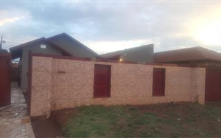 2 Bedroom House in Protea Glen