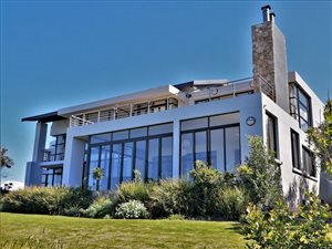 4 Bed House in Oubaai and surrounds