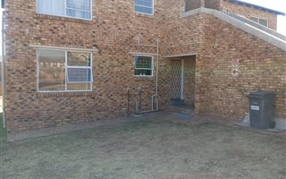2 Bedroom Apartment in Rooihuiskraal