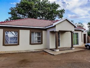 7 Bedroom House in Diamant Park