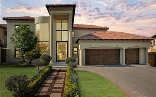 4 Bedroom House in Blue Valley Golf Estate
