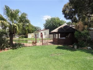 1 Bed Garden Cottage in Lombardy East