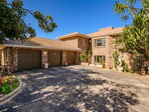 4 Bed House in Bluewater Bay