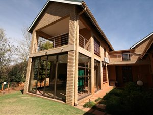 4 Bed House in Woodhill