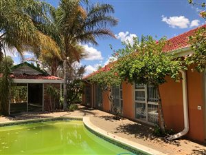9 Bed House in Lindene
