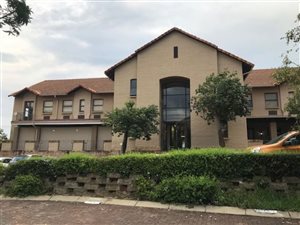 370 m² Office Space in Fourways