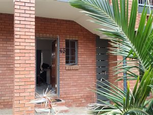 2 Bedroom Townhouse in Mooikloof Ridge