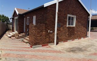 3 Bedroom House in Olievenhoutbosch