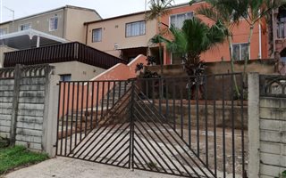 3 Bedroom House in Whetstone