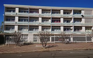 1131 m² Commercial space in Arboretum