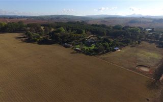 1.4 ha Land available in White River AH
