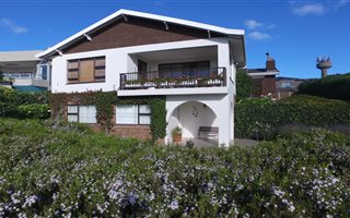 4 Bedroom House in Langebaan Central