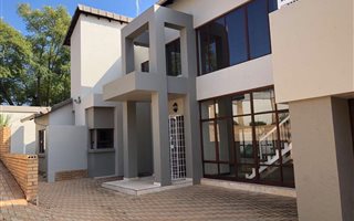 4 Bedroom Townhouse in Waterkloof Ridge