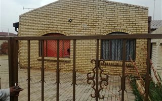 2 Bedroom House in Geluksdal