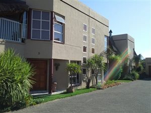 3 Bedroom Townhouse in Vanderbijlpark SE4