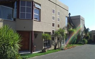 3 Bedroom Townhouse in Vanderbijlpark SE4
