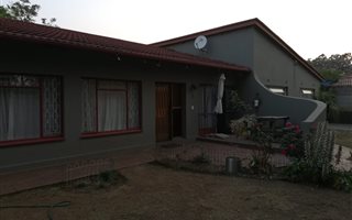 6 Bedroom House in Wychwood