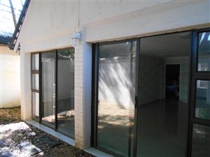2 Bed Garden Cottage in Hillcrest Central